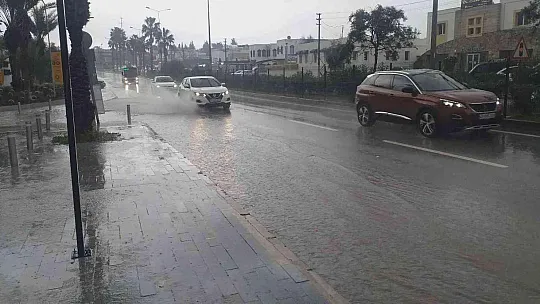 Bodrum'da beklenen yağış başladı