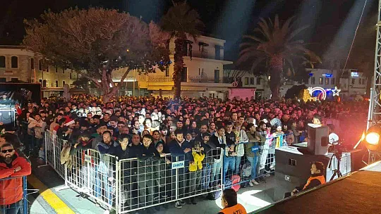 BİNLERCE KİŞİ YENİ YILA TEOMAN'LA GİRDİ