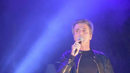 BİNLERCE KİŞİ YENİ YILA TEOMAN'LA GİRDİ