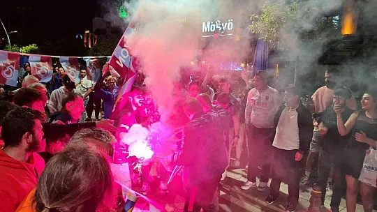 Bodrum'da bordo-mavi gece