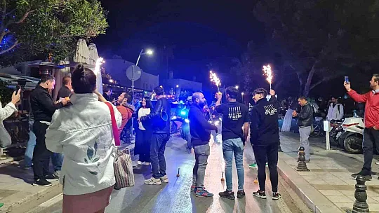 Bodrum'da bordo-mavi gece