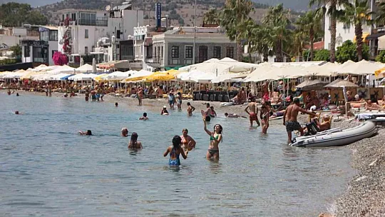 Sahiller doldu, sokaklar boş kaldı