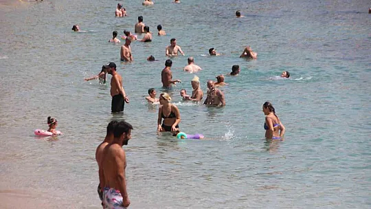 Sahiller doldu, sokaklar boş kaldı