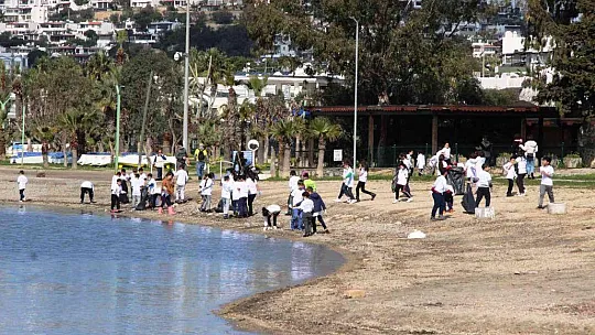 Bodrum'da deniz pırıl pırıl oldu