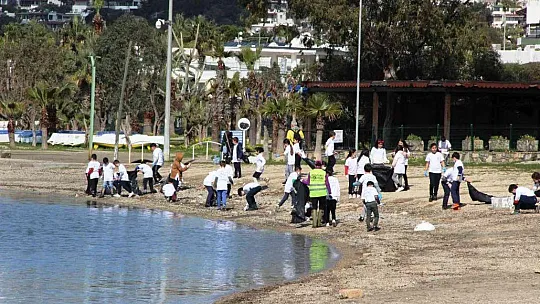 Bodrum'da deniz pırıl pırıl oldu