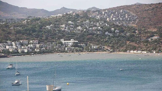 Bodrum'da denizin rengi değişti, fırtınanın hızı 70 kilometreye ulaştı
