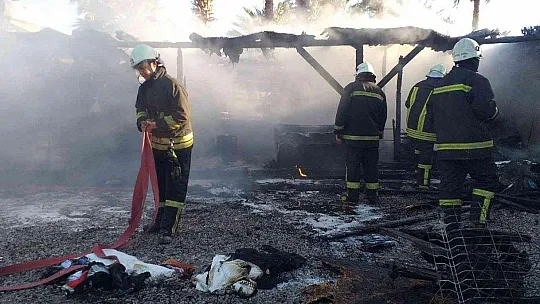 Bodrum'da depo alev alev yandı