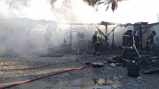 Bodrum'da depo alev alev yandı