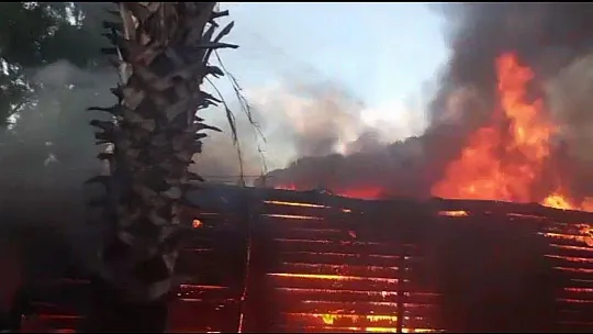 Bodrum'da depo alev alev yandı