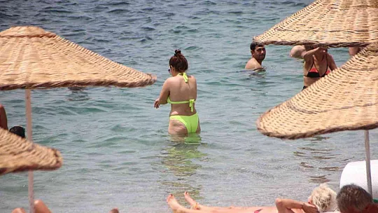 Bodrum'da dereceyi gören sahile koştu