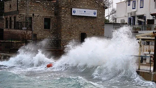 Bodrum'da dev dalgalar oluştu