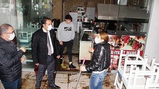 Bodrum'da dükkanlar sular altında kaldı