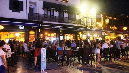 Bodrum'da eğlence mekanları yasakların kalkmasıyla doldu taştı