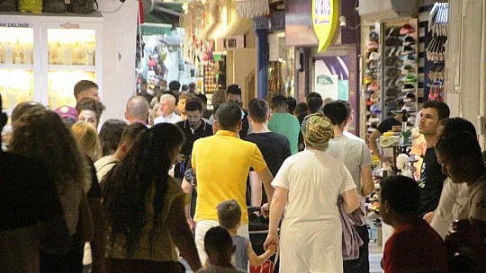Bodrum'da eğlence mekanları yasakların kalkmasıyla doldu taştı