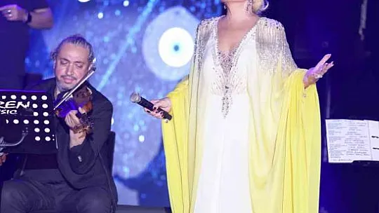 Emel Sayın'dan nostalji rüzgarı