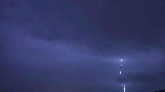 Bodrum'da ev ve iş yerlerini su bastı, deniz çamura dönüştü