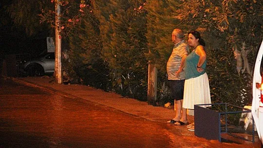 Bodrum'da evleri, iş yerlerini su bastı, esnaf isyan etti