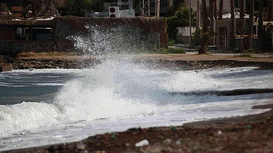 Bodrum'da fırtına 74 kilometre hıza ulaştı
