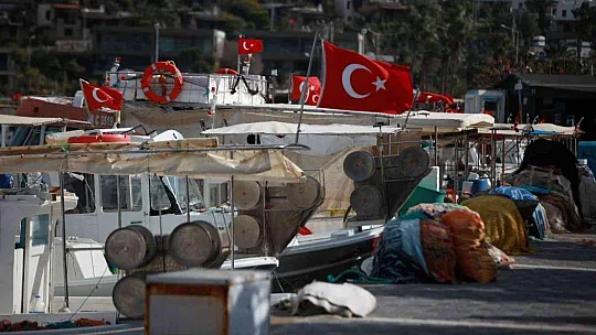 Bodrum'da fırtına 74 kilometre hıza ulaştı