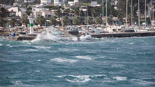 Bodrum'da fırtına 74 kilometre hıza ulaştı