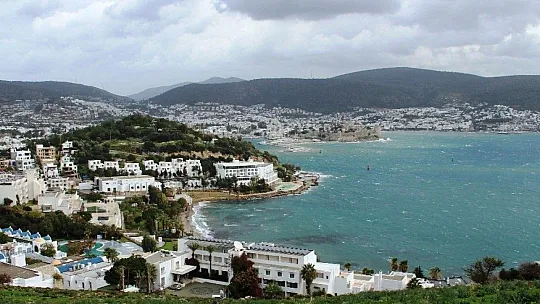 Bodrum'da fırtına kabusu: Balıkçı tekneleri battı, yelkenli gulet karaya oturdu
