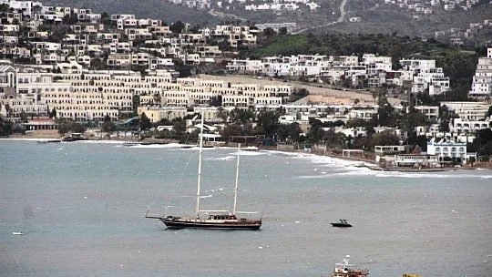 Bodrum'da fırtına kabusu: Balıkçı tekneleri battı, yelkenli gulet karaya oturdu