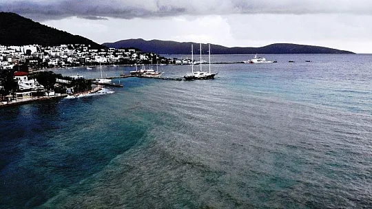 Bodrum'da fırtına ve dolu hayatı felç etti