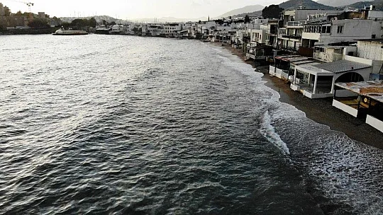 Bodrum'da fırtına ve dolu hayatı felç etti