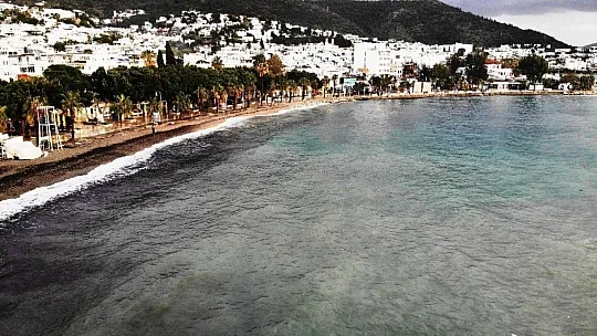 Bodrum'da fırtına ve dolu hayatı felç etti