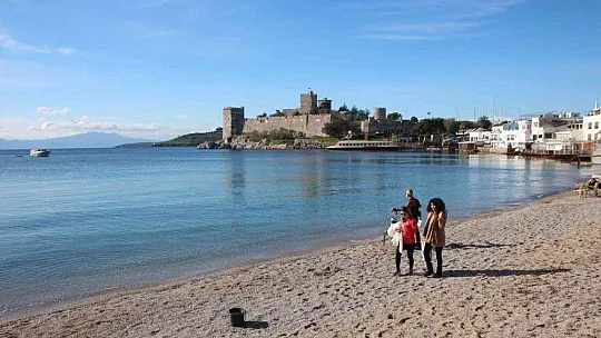 Bodrum'da güneşi gören sahile koştu