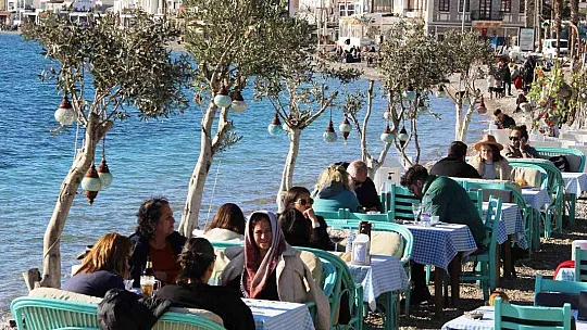 Bodrum'da güneşi gören sahile koştu