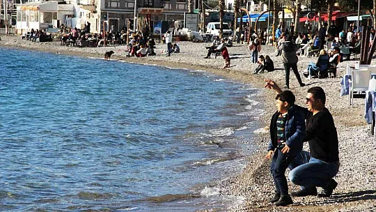 Bodrum'da güneşi gören sahile koştu