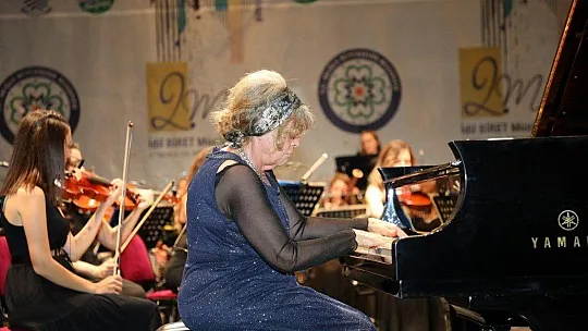 Bodrum'da İdil Biret rüzgarı