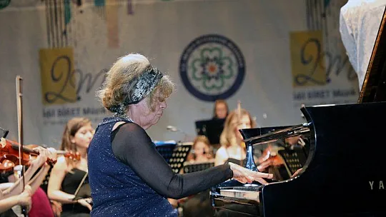 Bodrum'da İdil Biret rüzgarı