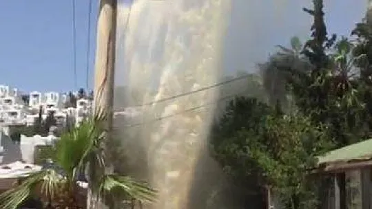 Bodrum'da isale hattı yine patladı, bazı iş yerlerini su bastı