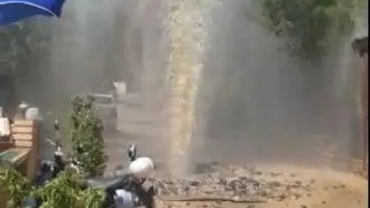 Bodrum'da isale hattı yine patladı, bazı iş yerlerini su bastı