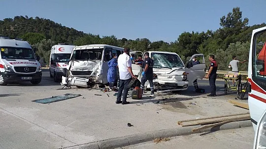 Bodrum'da işçileri taşıyan minibüs kamyonetle çarpıştı: 8 yaralı