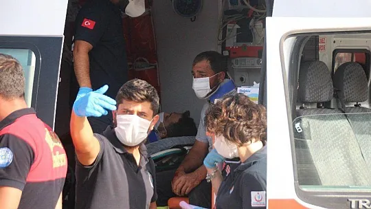 Bodrum'da işçileri taşıyan minibüs kamyonetle çarpıştı: 8 yaralı