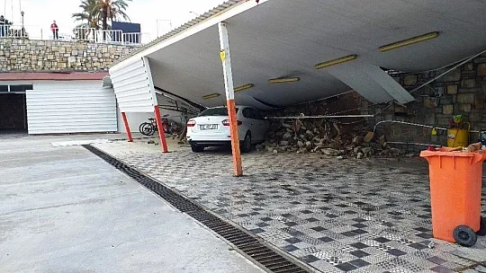 Bodrum'da istinat duvarı yıkıldı otopark çöktü