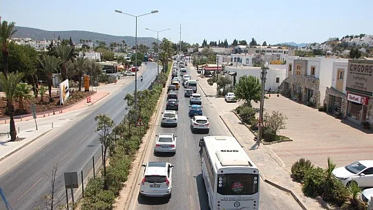 Bodrum'da kilometrelerce uzunlukta araç kuyruğu oluştu