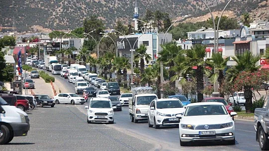 Bodrum'da kilometrelerce uzunlukta araç kuyruğu oluştu
