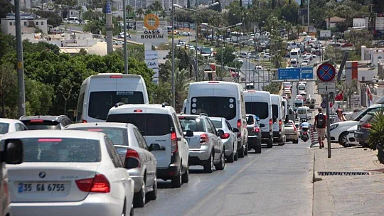 Bodrum'da kilometrelerce uzunlukta araç kuyruğu oluştu