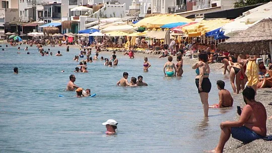 Bodrum'da kilometrelerce uzunlukta araç kuyruğu oluştu