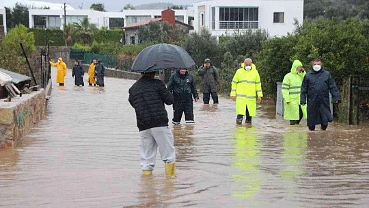 Bodrum'da kırmızı alarm: Ekipler teyakkuza geçti, 'dışarı çıkmayın' uyarısı yapıldı