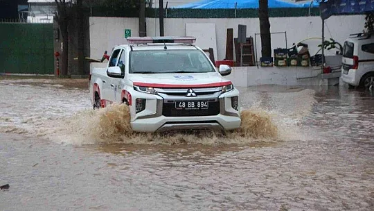 Bodrum'da kırmızı alarm: Ekipler teyakkuza geçti, 'dışarı çıkmayın' uyarısı yapıldı