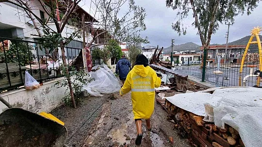 Bodrum'da kırmızı alarm: Ekipler teyakkuza geçti, 'dışarı çıkmayın' uyarısı yapıldı