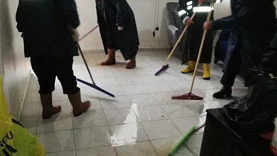 Bodrum'da kırmızı alarm: Ekipler teyakkuza geçti, 'dışarı çıkmayın' uyarısı yapıldı