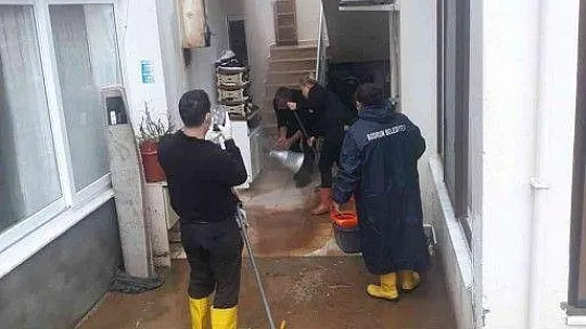 Bodrum'da kırmızı alarm: Ekipler teyakkuza geçti, 'dışarı çıkmayın' uyarısı yapıldı