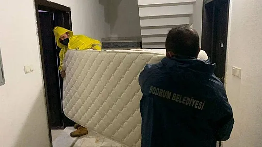 Bodrum'da kırmızı alarm: Ekipler teyakkuza geçti, 'dışarı çıkmayın' uyarısı yapıldı