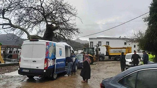 Bodrum'da kırmızı alarm: Ekipler teyakkuza geçti, 'dışarı çıkmayın' uyarısı yapıldı